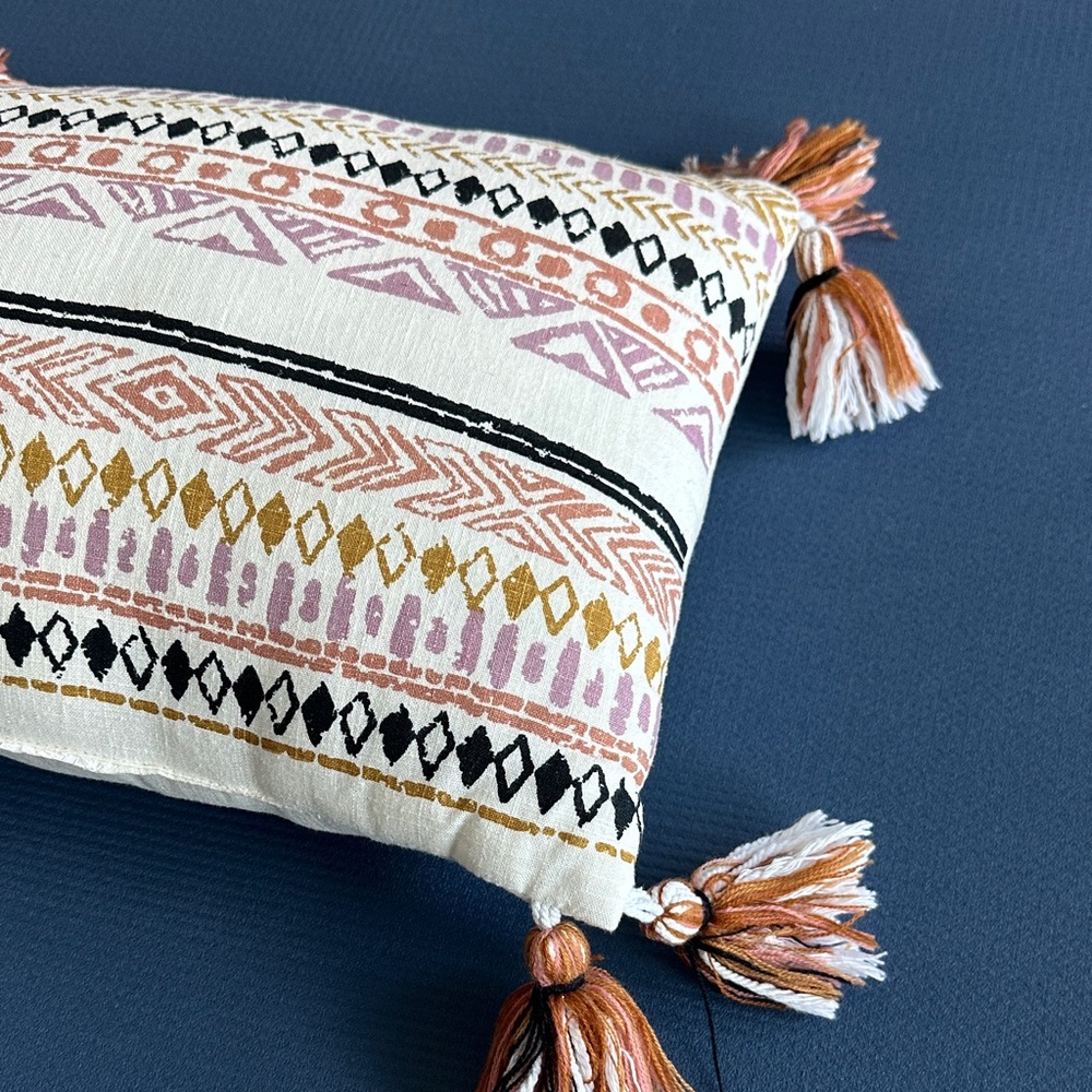 Accent pillow - Picture 2 of 6